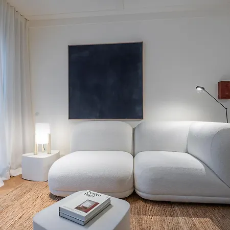Montaigne Hotel apartamentowy 4*