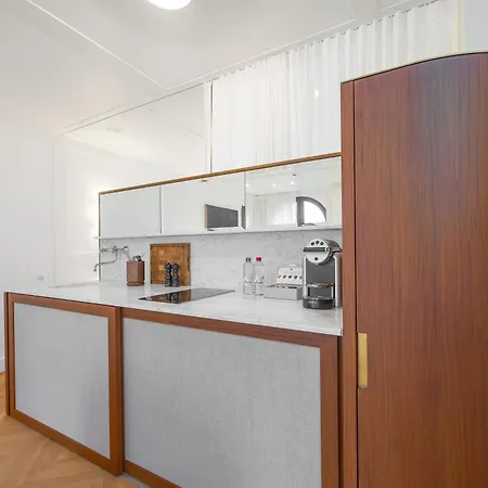 Montaigne Hotel apartamentowy 4*