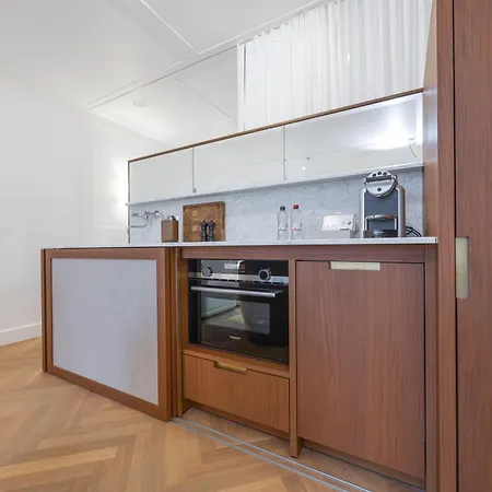 Hotel apartamentowy Montaigne 4*