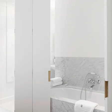 Hotel apartamentowy Montaigne 4*