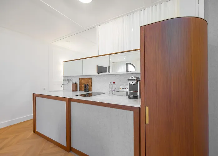 Montaigne Hotel apartamentowy 4*