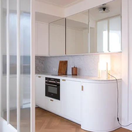 Montaigne מלון דירות 4*